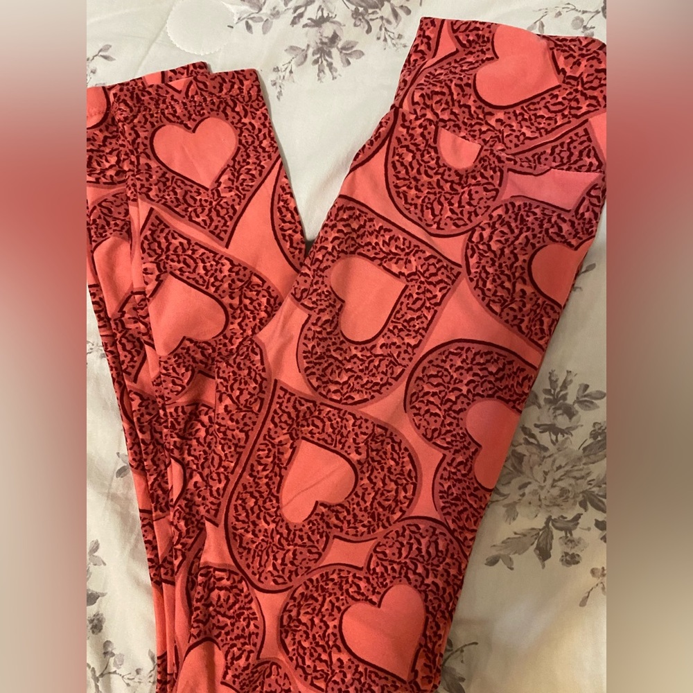 Lularoe Girls Valentines Hearts Red and Pink Leggings size "Tween"